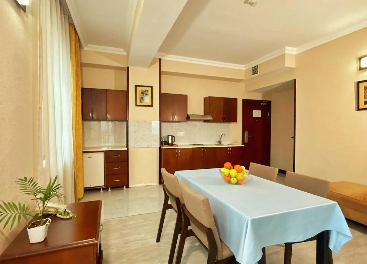 Crown Suites Bakü